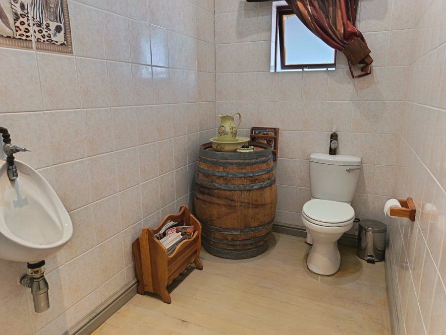 To Let 7 Bedroom Property for Rent in Humansdorp Eastern Cape